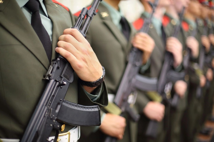 Военнослужащие